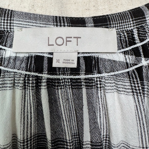 LOFT EUC❤️ Black and White Plaid Relaxed Buttoned Blouse with detailed neck - Picture 9 of 10